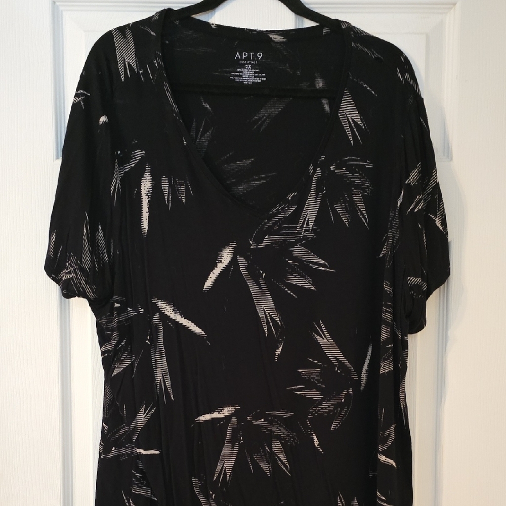 Apt. 9 Black and White Graphic Tee